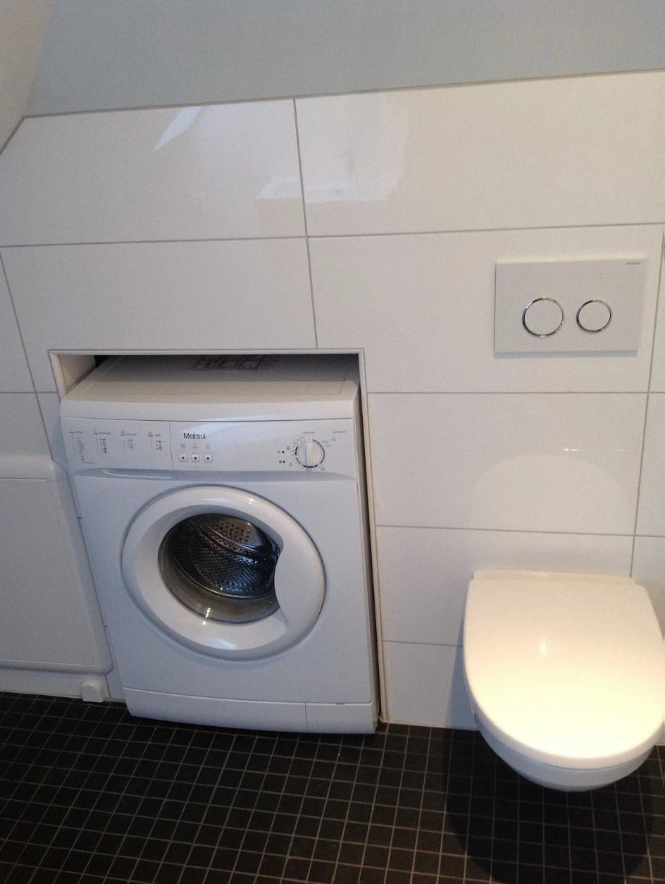 Plass til vaskemaskin på bad på loft Galleribilde