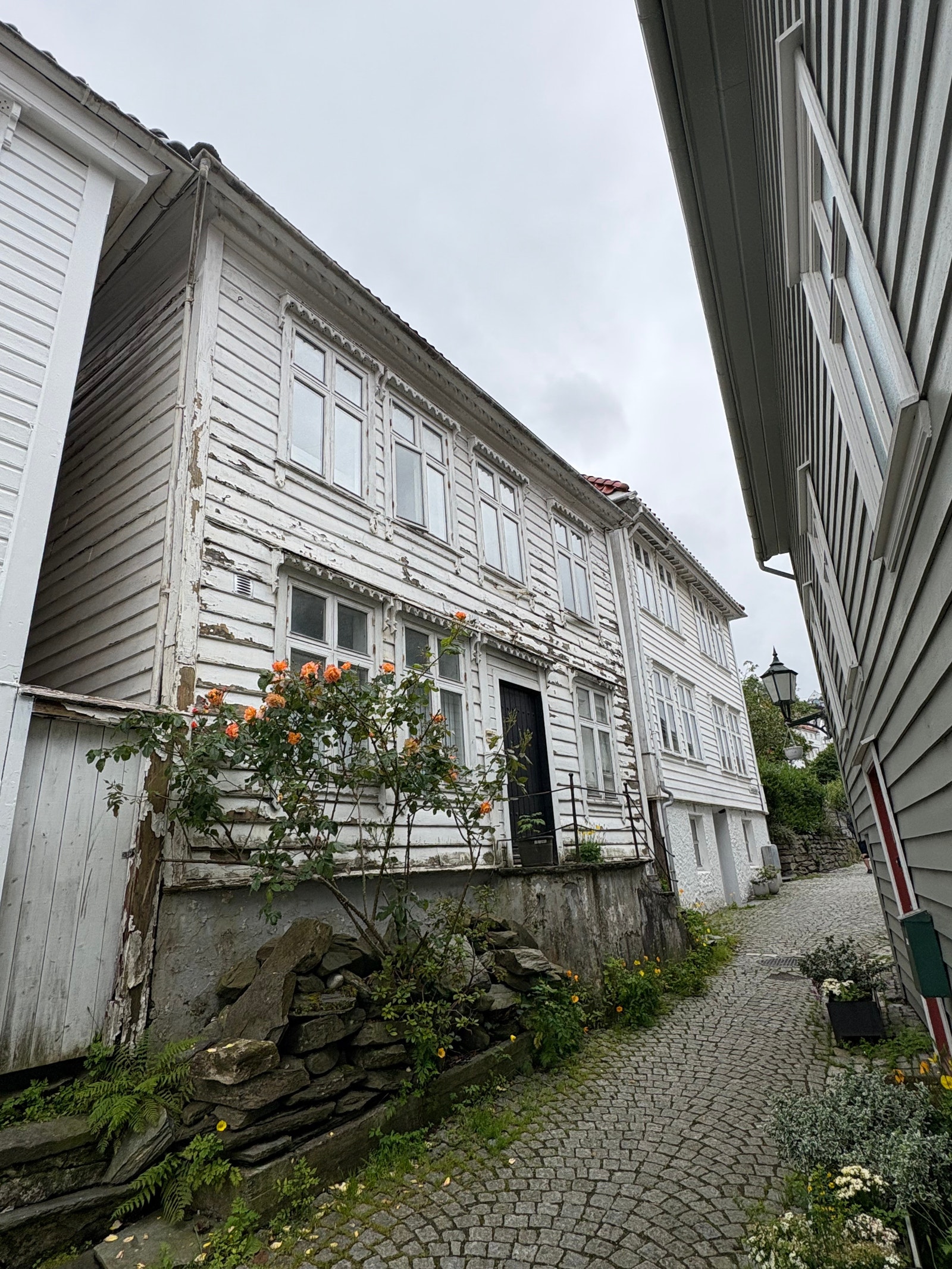 Eiendommen ligger i en koselig Bergensgate Galleribilde