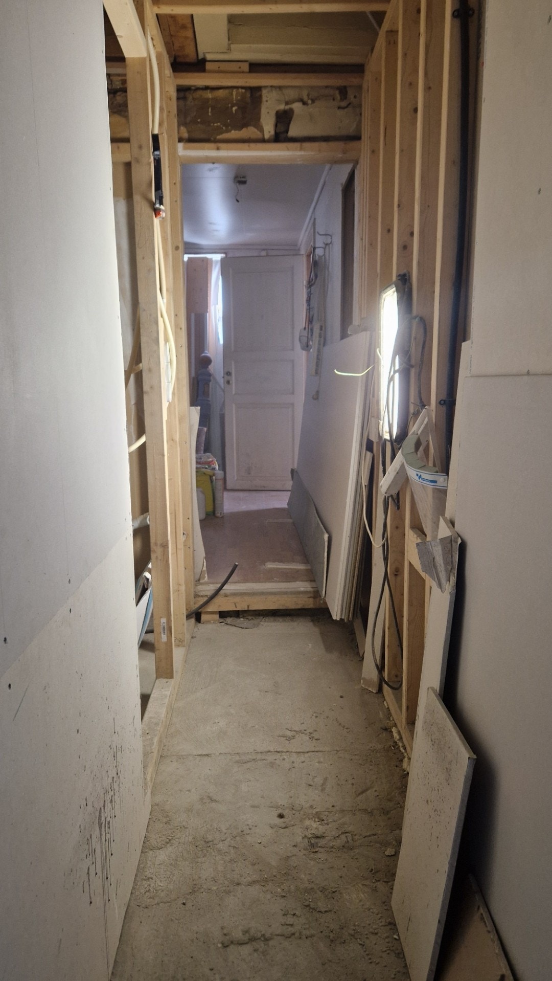 Uferdige arbeider i 1. etg Galleribilde