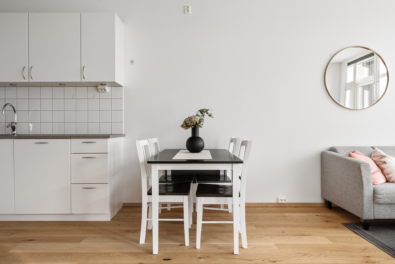God plass til stor spisestue.