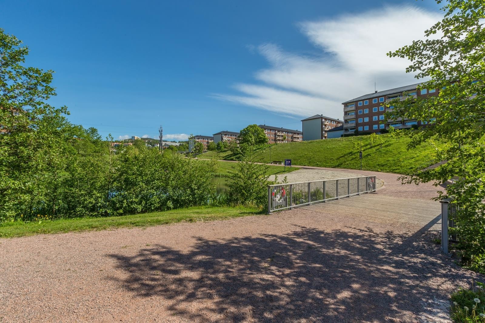 Fin gangsti for spasering og sykling Galleribilde