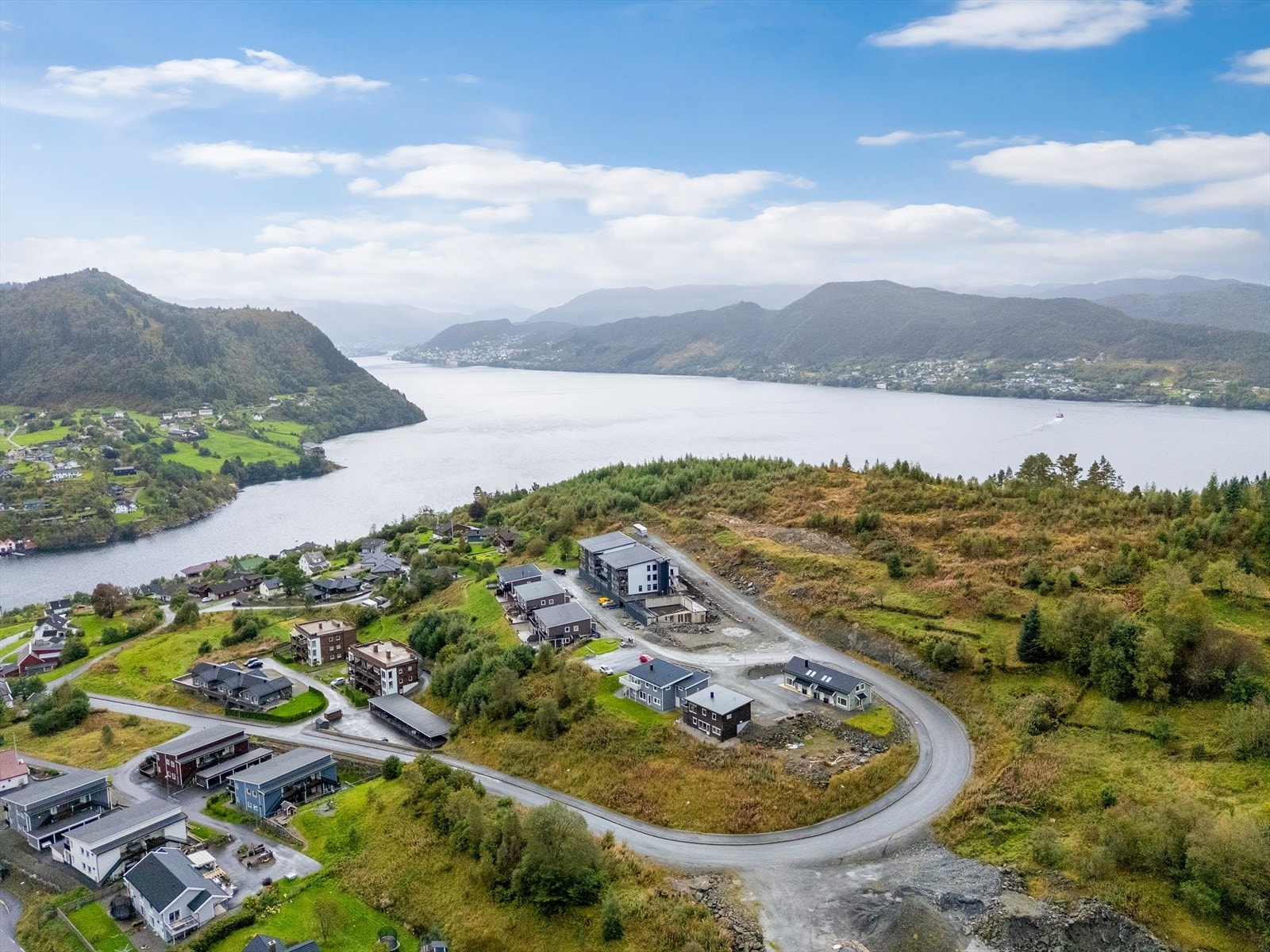 Etablert område med naturen rundt Galleribilde