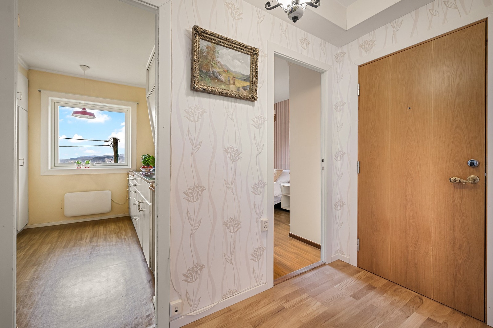 Leiligheten har totalt to soverom på 7,7 og 11,9 kvadratmeter Galleribilde