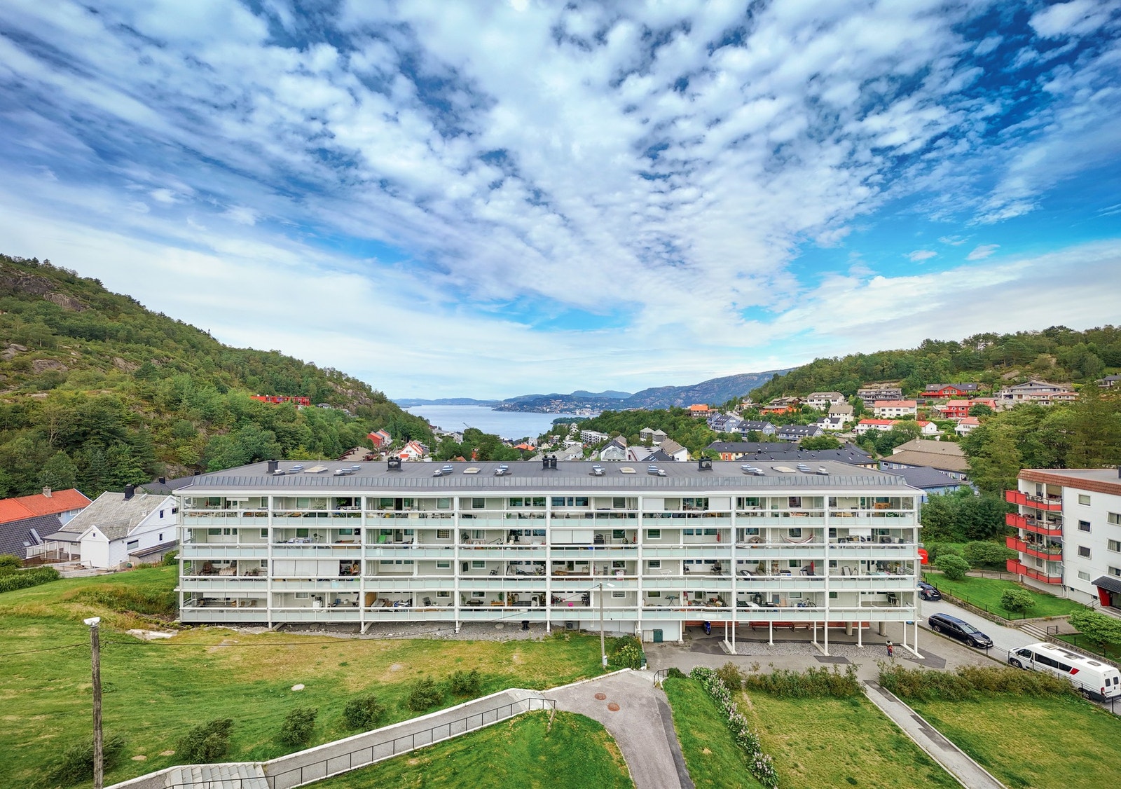 Velkommen til Arne Abrahamsens vei 15! På toppen av Laksevåg, med kort vei til både sentrum og natur Galleribilde