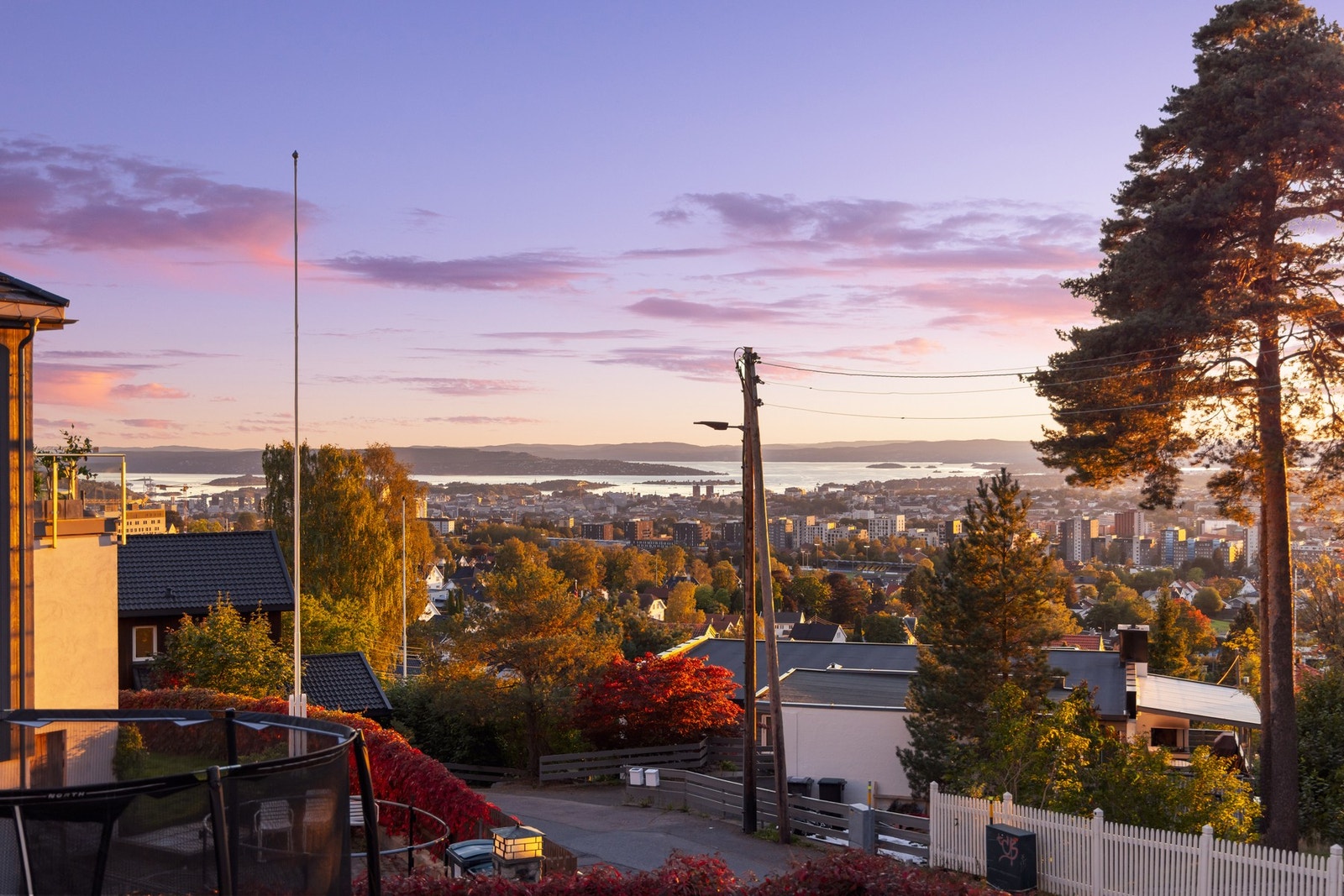 Boligen har panoramautsikt mot Oslofjorden og Holmenkollen. Galleribilde