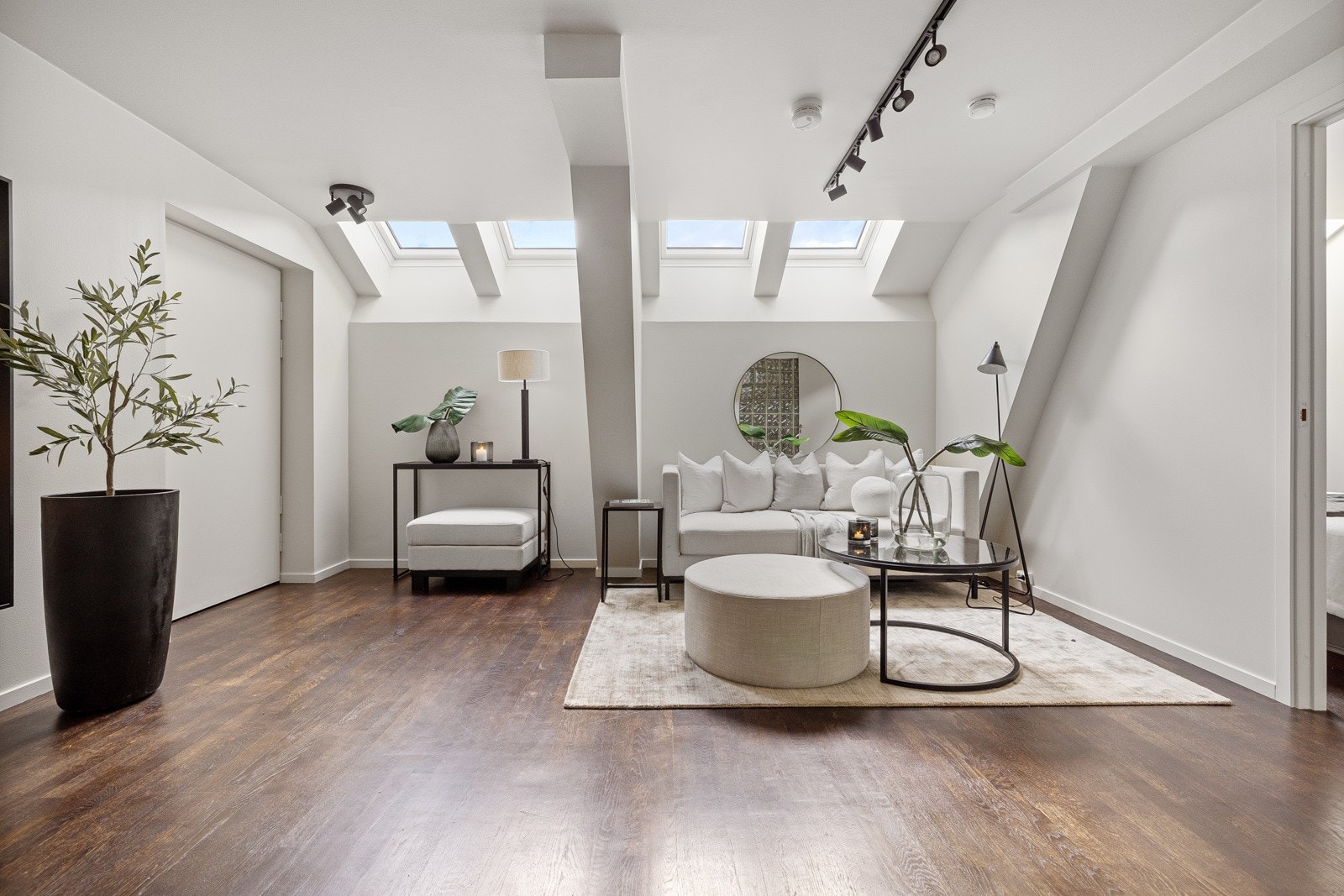 Énstavs eikeparkett med varme. Galleribilde