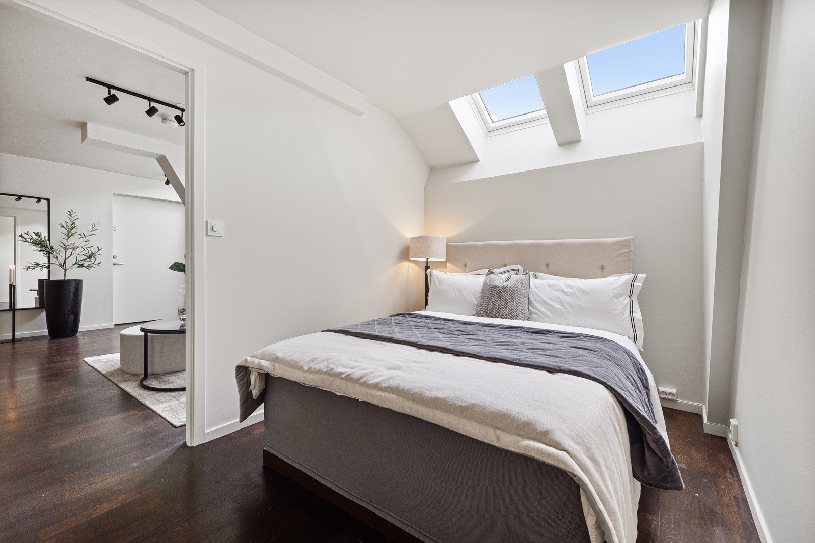 Alle overflater er slette og nymalte i 2024. Galleribilde