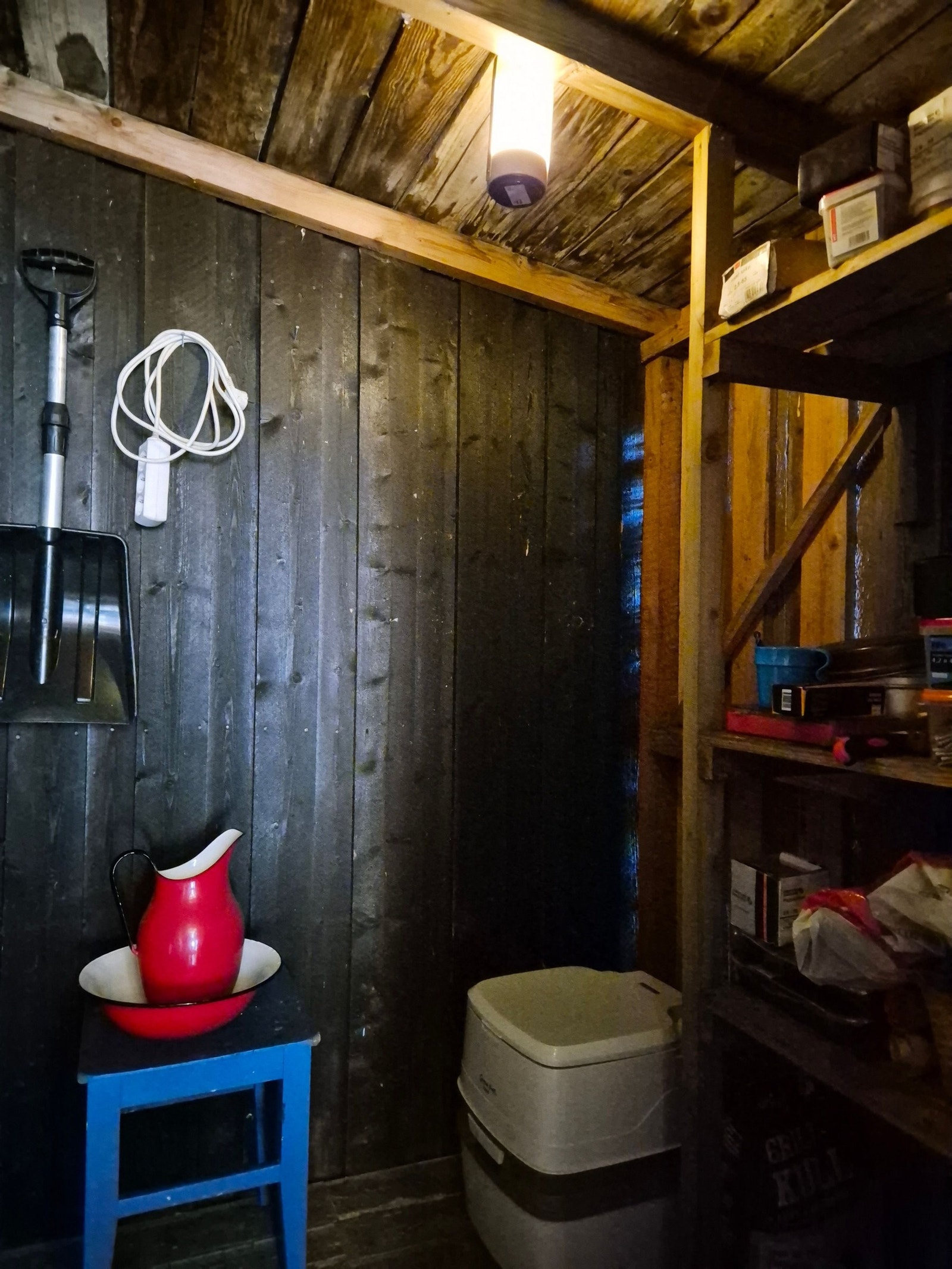 Her i boden er et forslag om å ha toalett og vaskevannsfat. Galleribilde