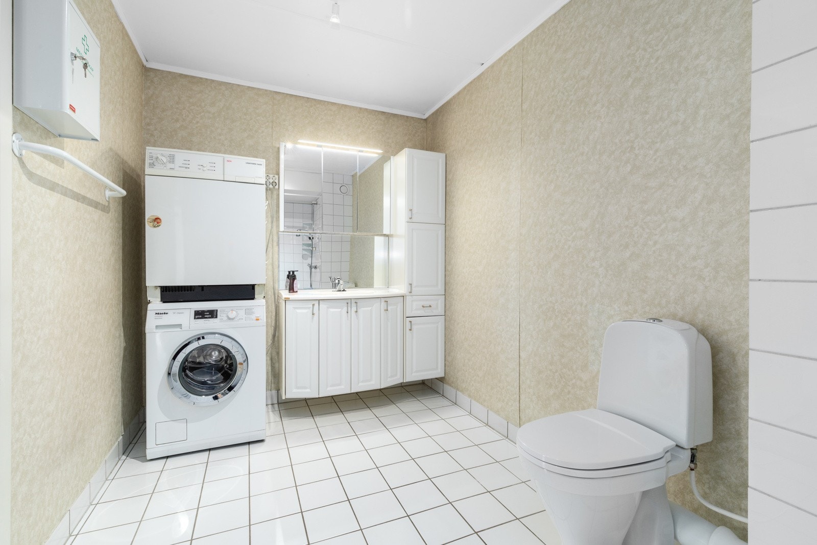 Bad av god størrelse med plass til vaskesøyle. Galleribilde