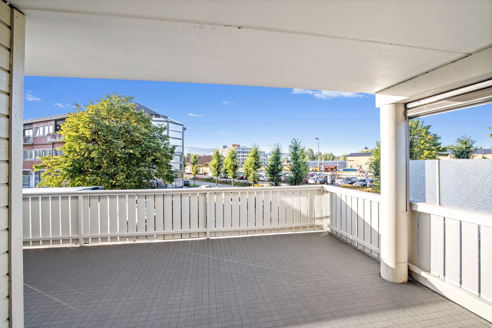 Terrasse med fin utsikt og gode solforhold. Galleribilde