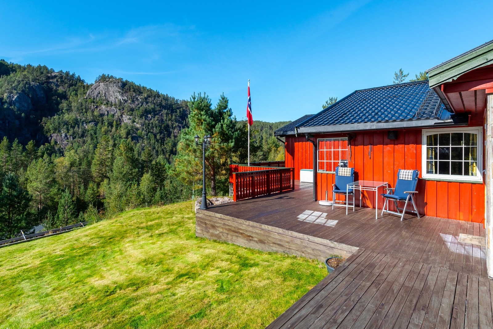 Flott beliggende i naturskjønne omgivelser Galleribilde