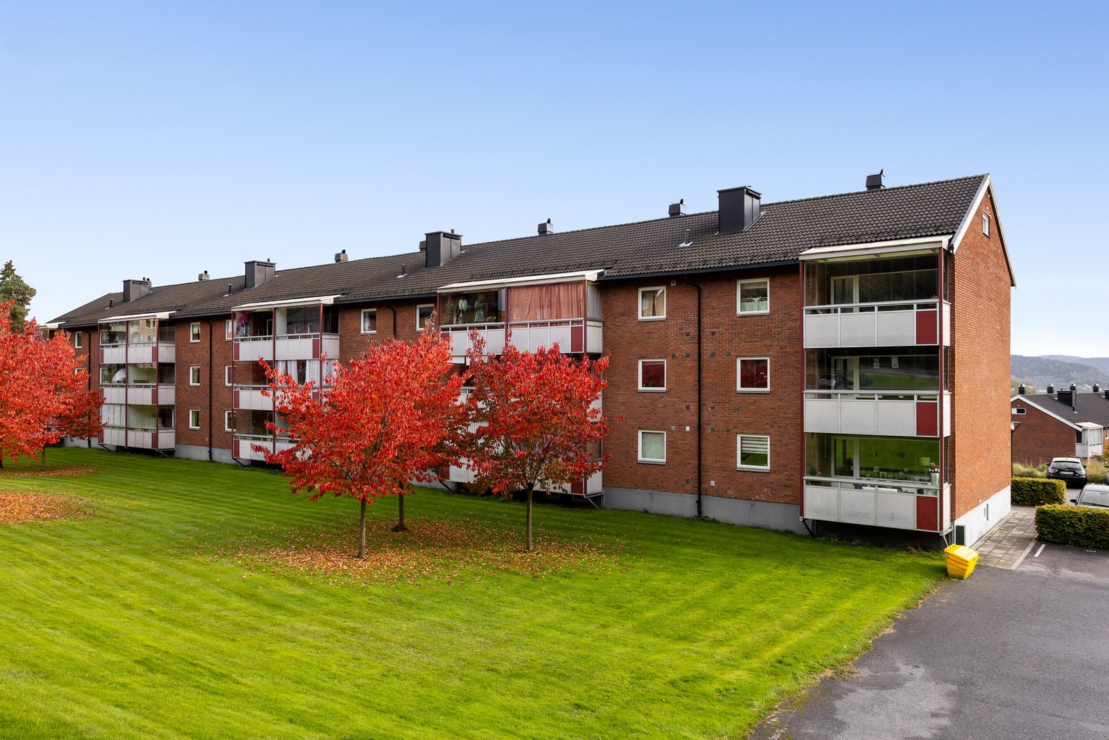 Området har nærhet til både barnehager, barneskole og ungdomsskole, samt flere aktivitetstilbud som Kongerødhallen og et stort nærmiljøanlegg med fasiliteter for fotball, sandvolleyball, basket, håndball og skating. Galleribilde