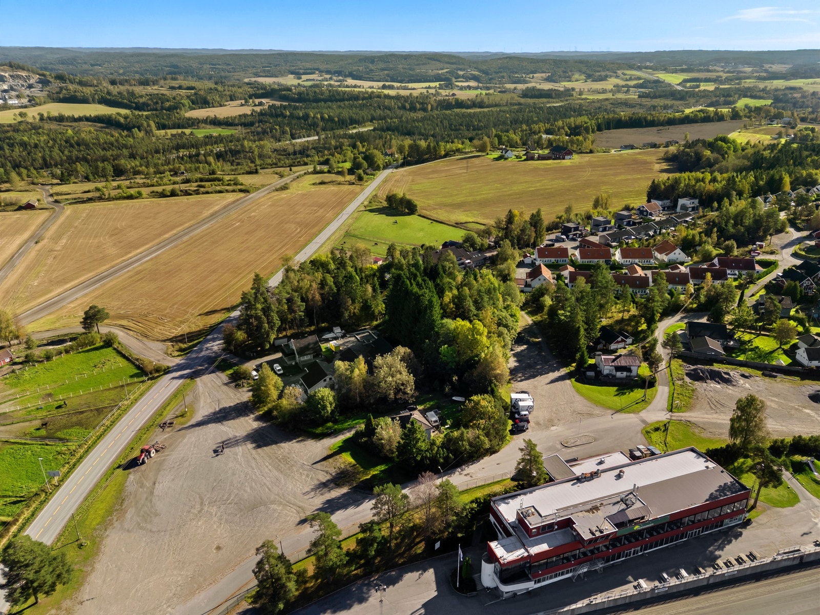 Tomten har en utnyttelsesgrad (BYA) på 30 %. Galleribilde