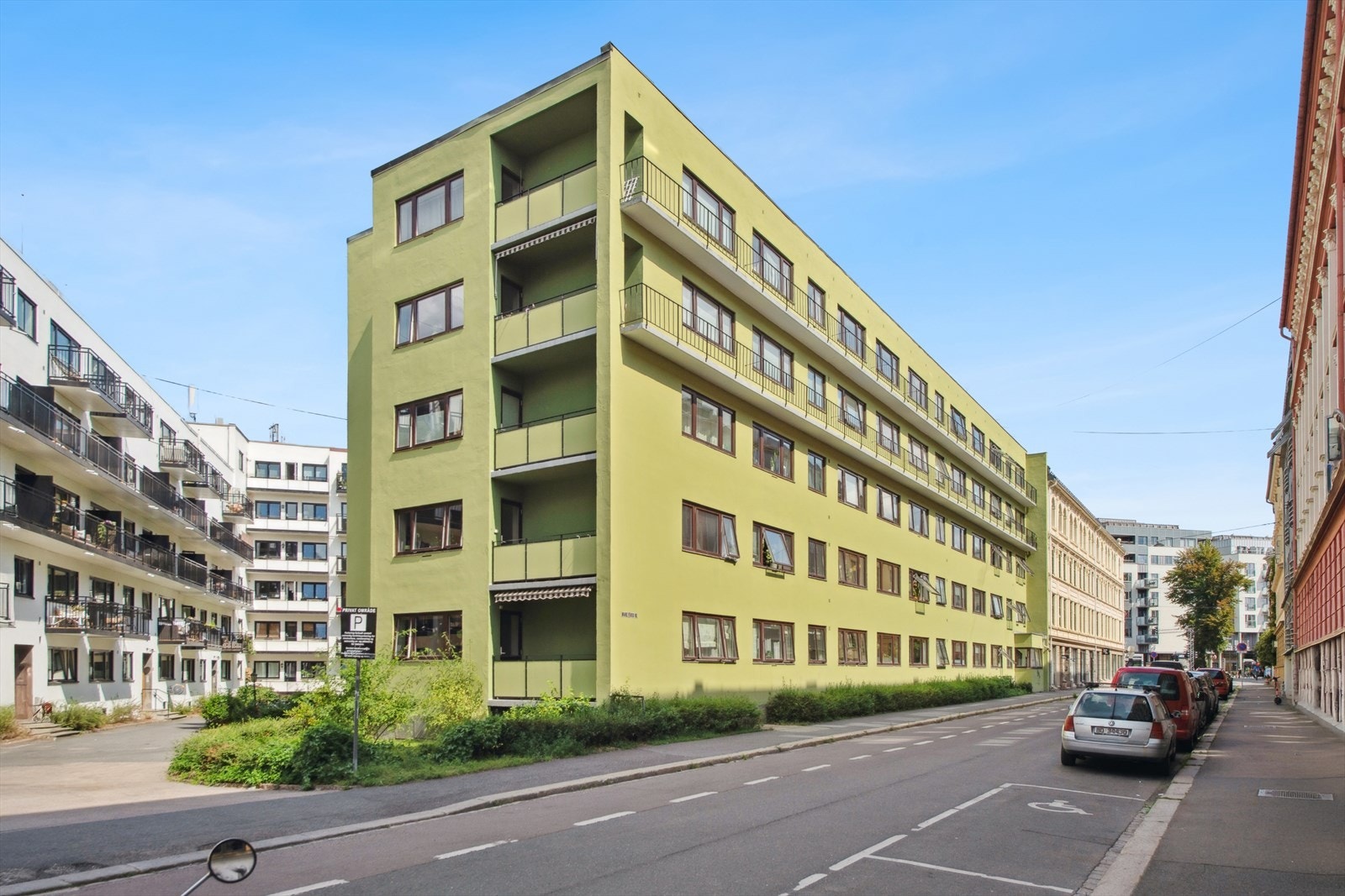 Leiligheten ligger sentralt, men rolig til i enveiskjørt gate midt på Løkka Galleribilde