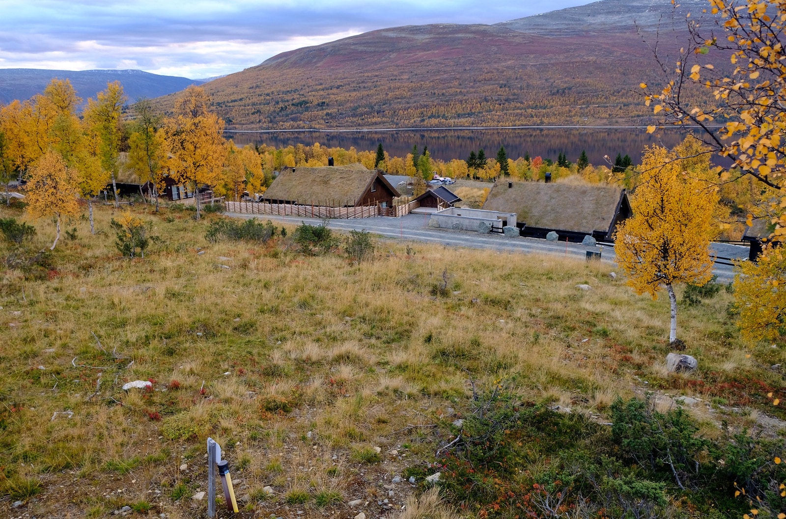 Ingen byggeklausul på tomta, man kan altså bygge den hytta enn selv måtte ønske. Galleribilde