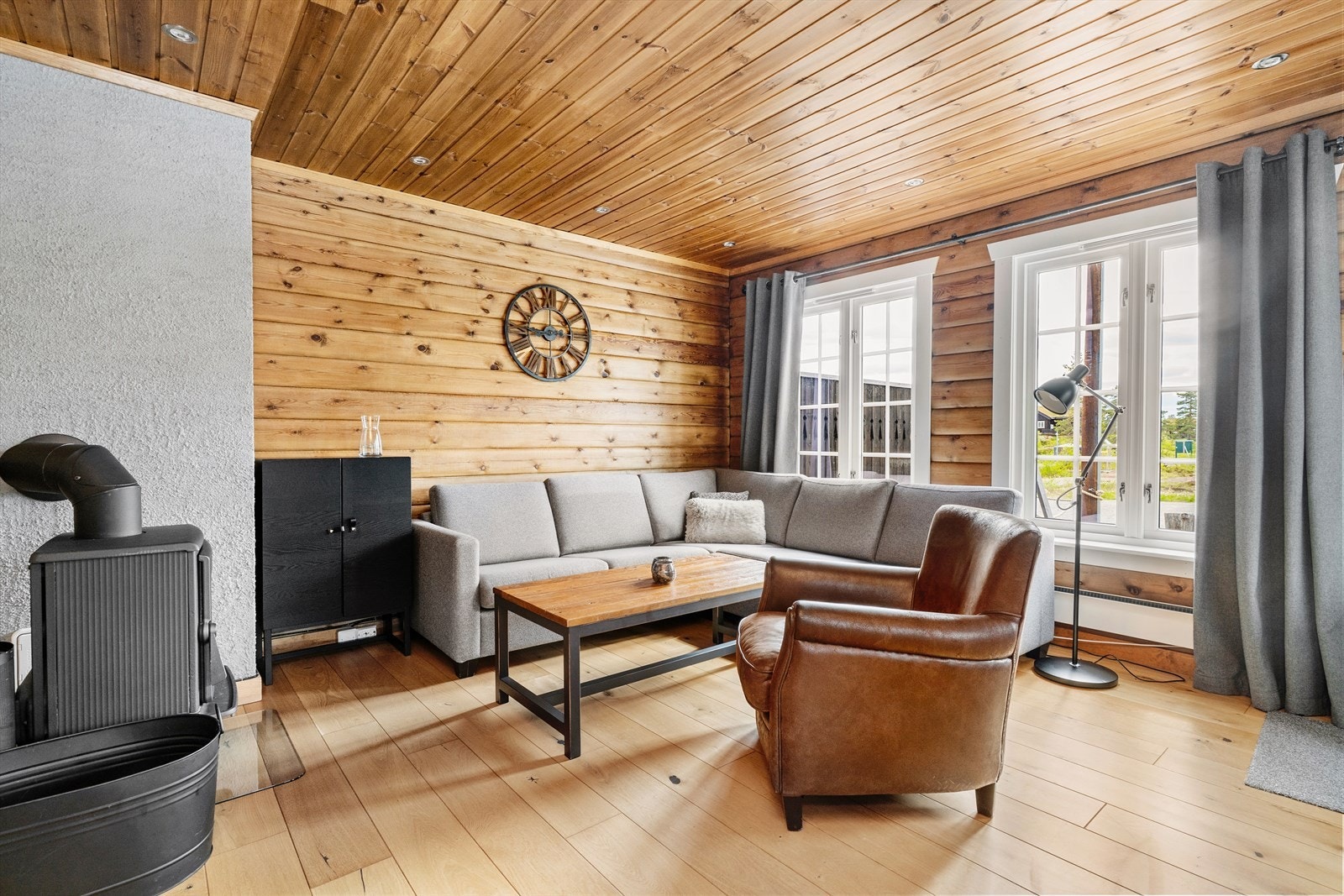 Stue med god plass til sofagruppe. Galleribilde