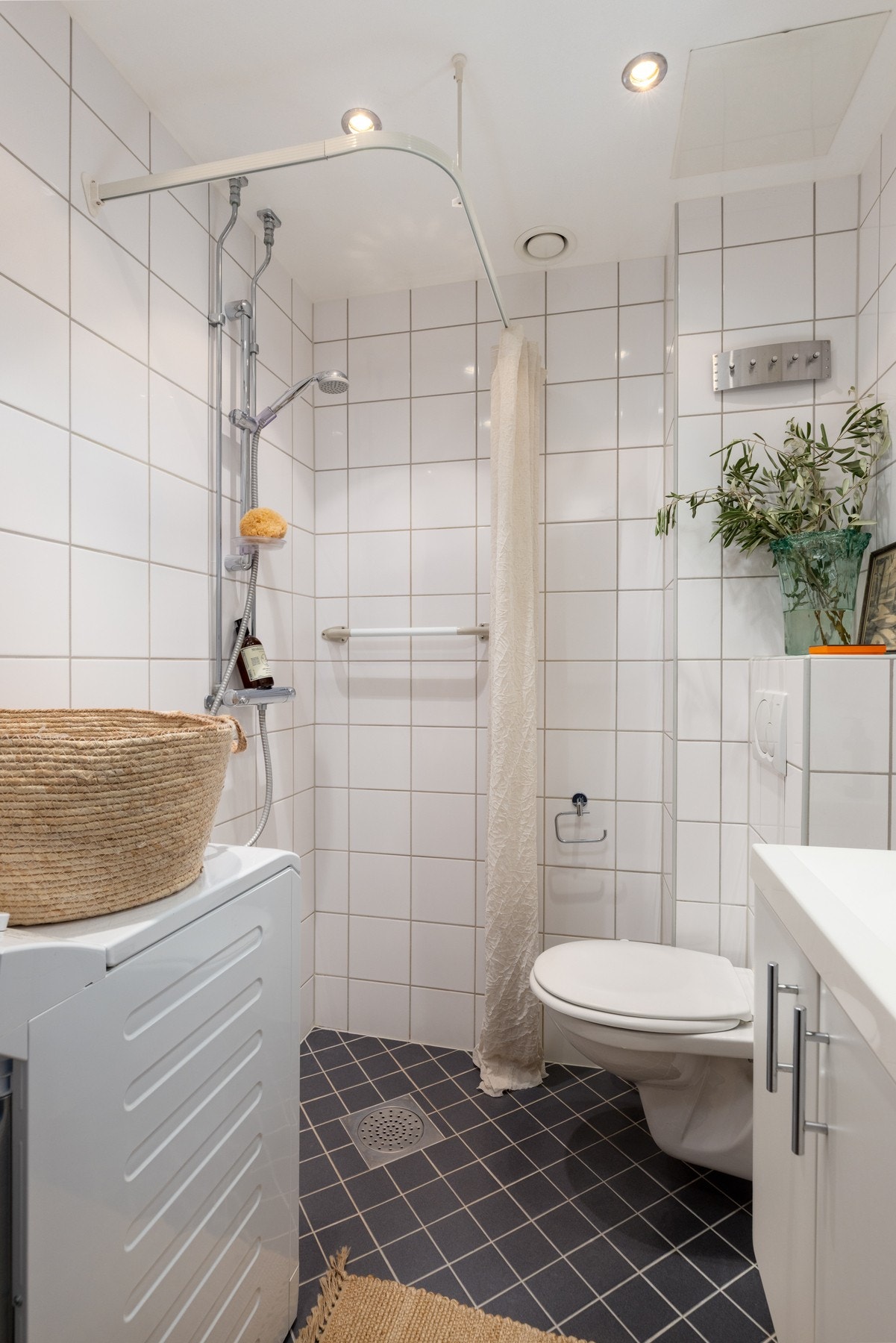 I tillegg til opplegg for vaskemaskin på bad har borettslaget et praktisk fellesvaskeri for beboerne. Galleribilde