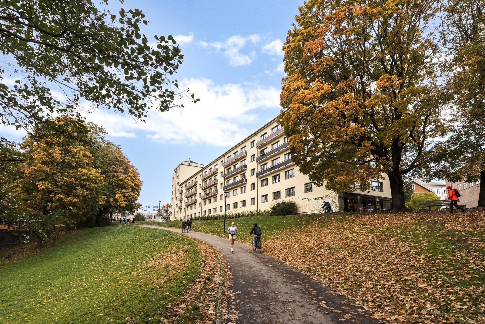 Her bor du med naturskjønn beliggenhet like foran Akerselva - og trivselsfaktoren er høy! Galleribilde