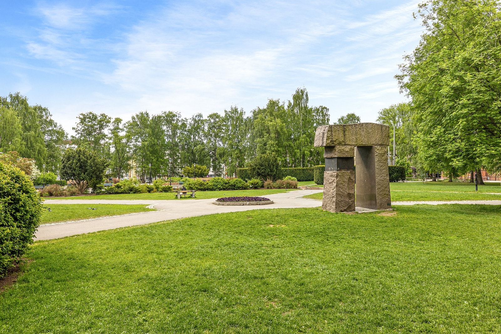 Grünerløkka har også flere anerkjente parker som Birkelunden, Sofienbergparken og Olaf Ryes Plass. Galleribilde