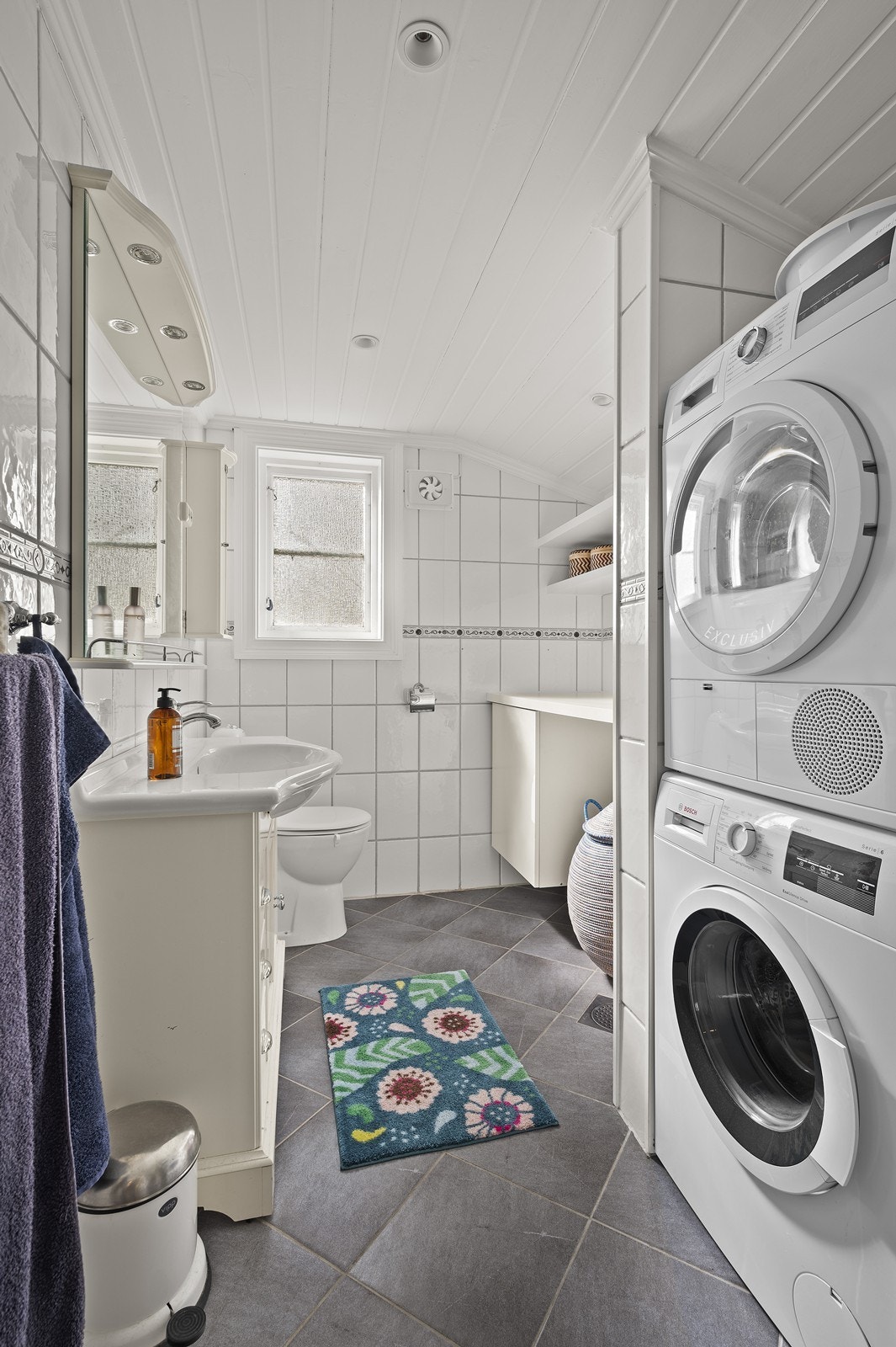 Opplegg for vaskemaskin og tørketrommel. Galleribilde