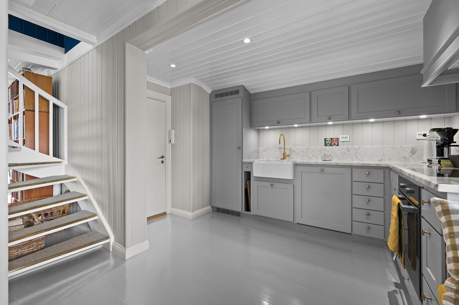 Veggene på kjøkkenet er nymalt. Galleribilde