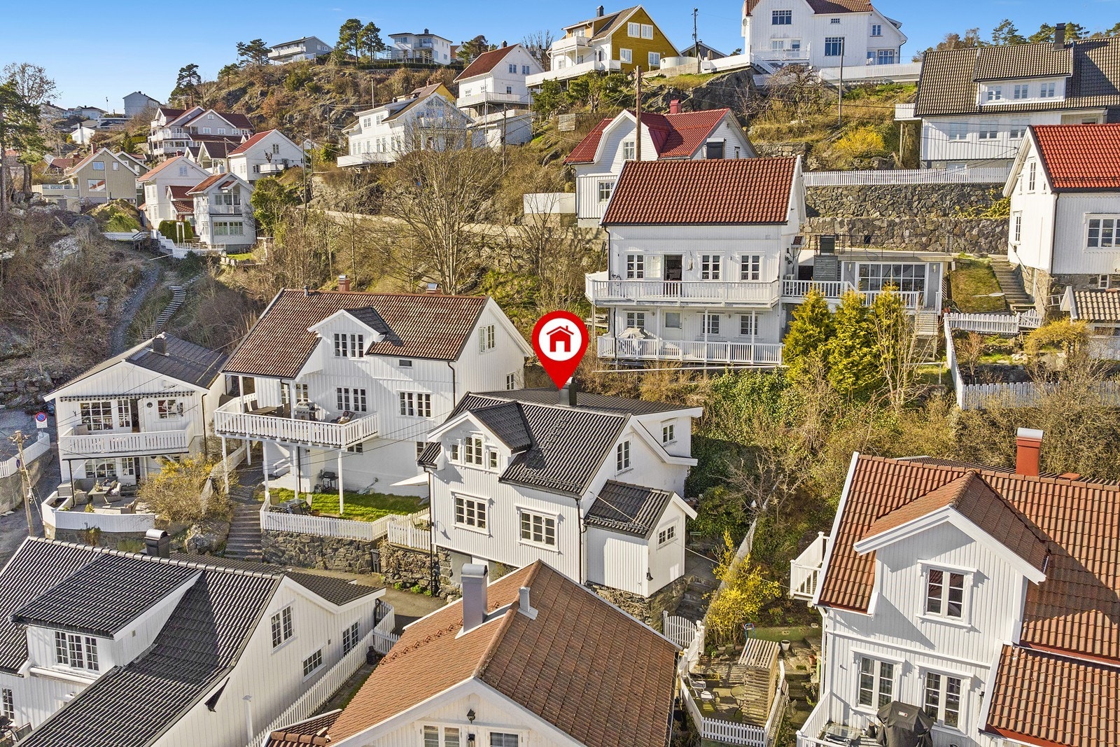 Eiendommen ligger i Dalen/Smedsbukta som er et svært attraktivt boligområde. Galleribilde