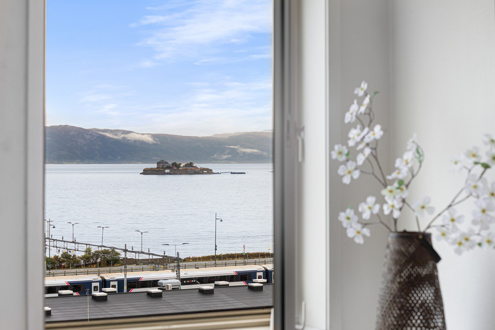 Leiligheten byr også på lekker utsikt mot Munkholmen. Galleribilde