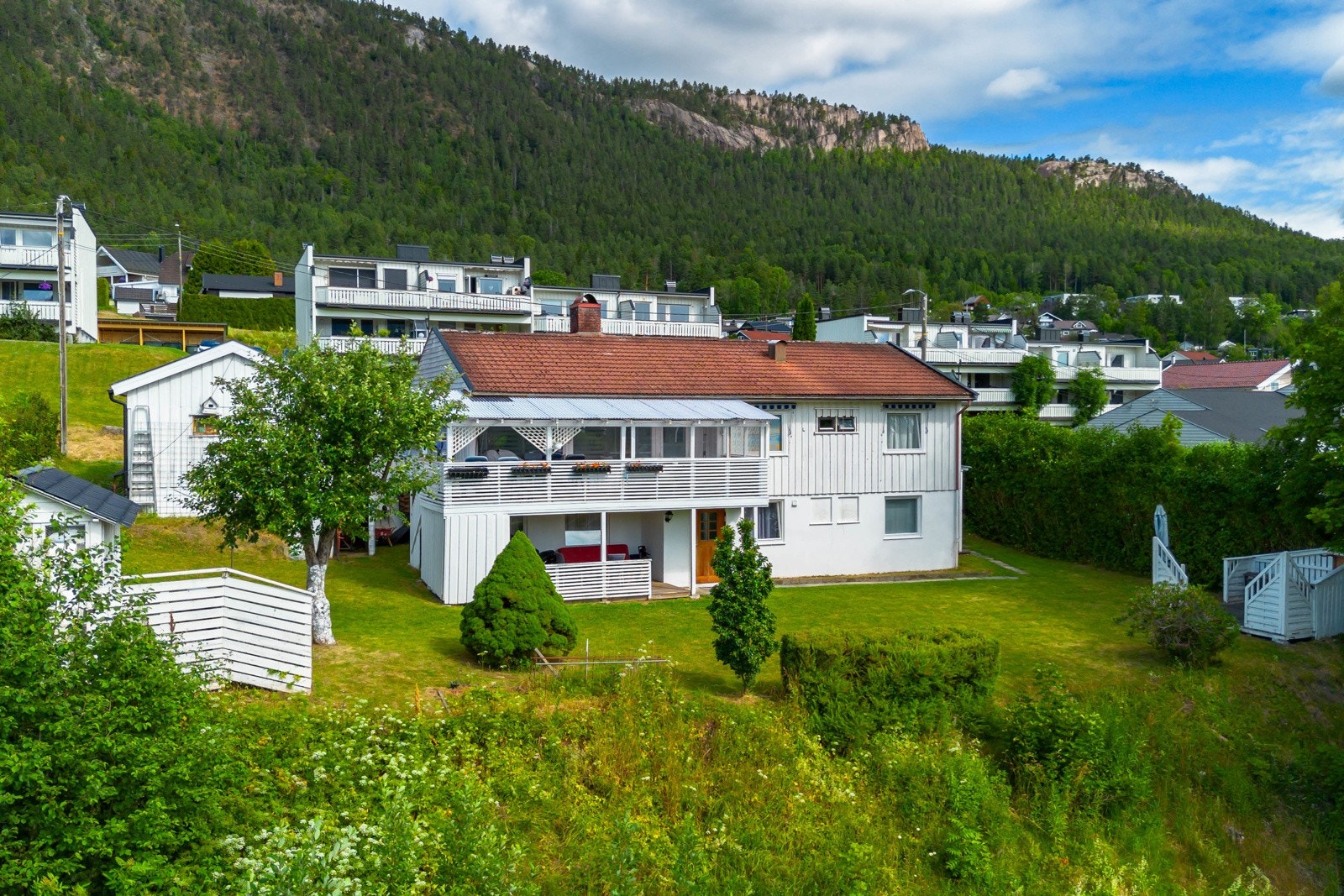 Velkommen til Liaveien 38. Presentert av Eiendomsmegler MNEF Jørgen Berg. Galleribilde