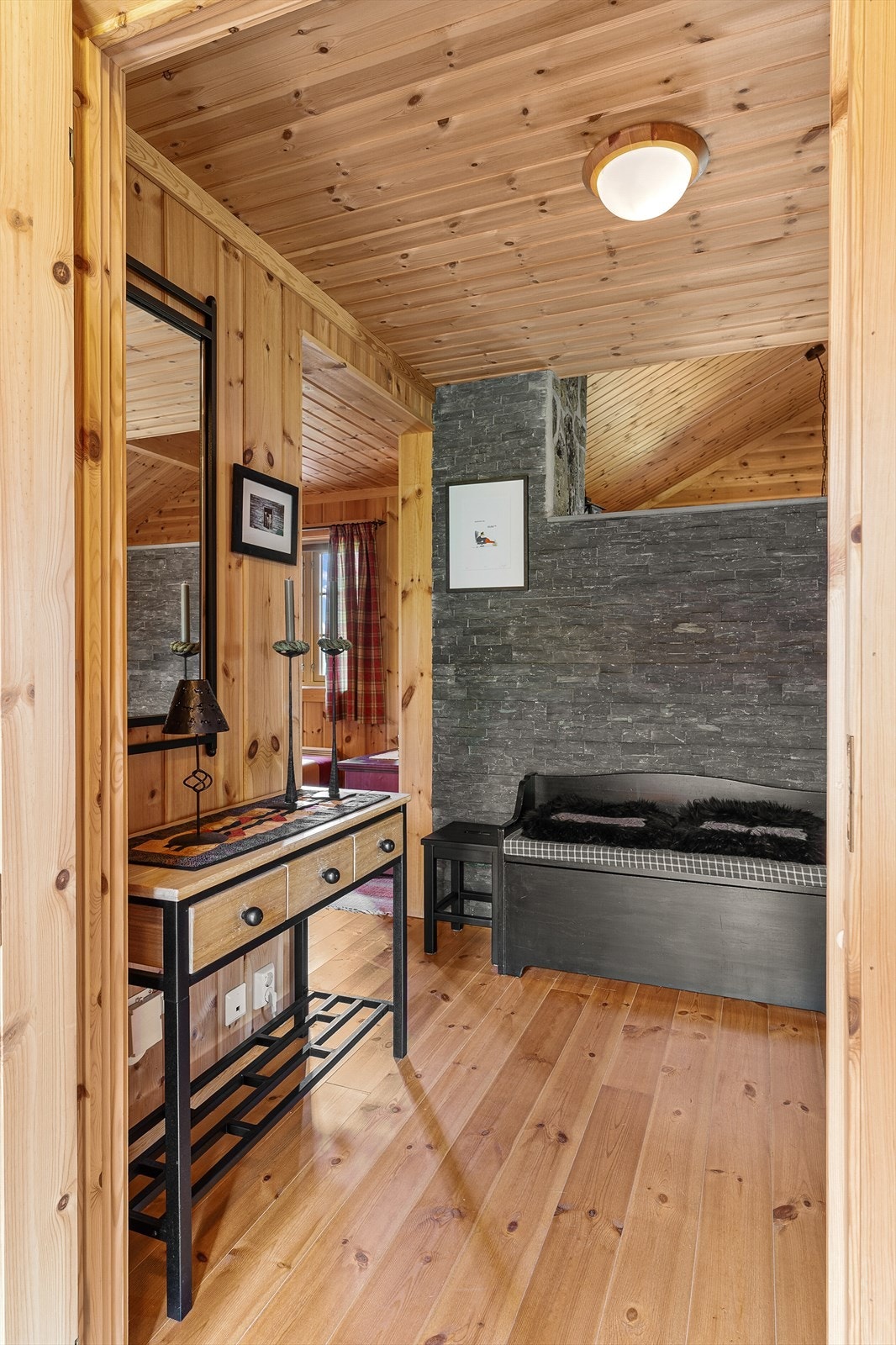 Velkommen inn i hytta. Galleribilde