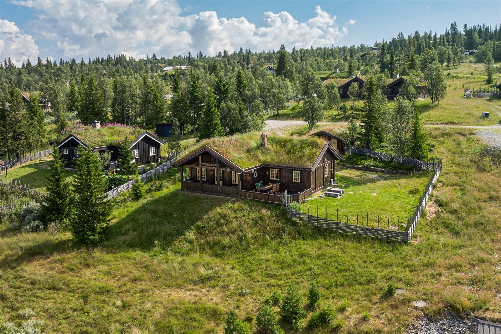 Skigard ble satt opp rundt hytta i 2017. Galleribilde