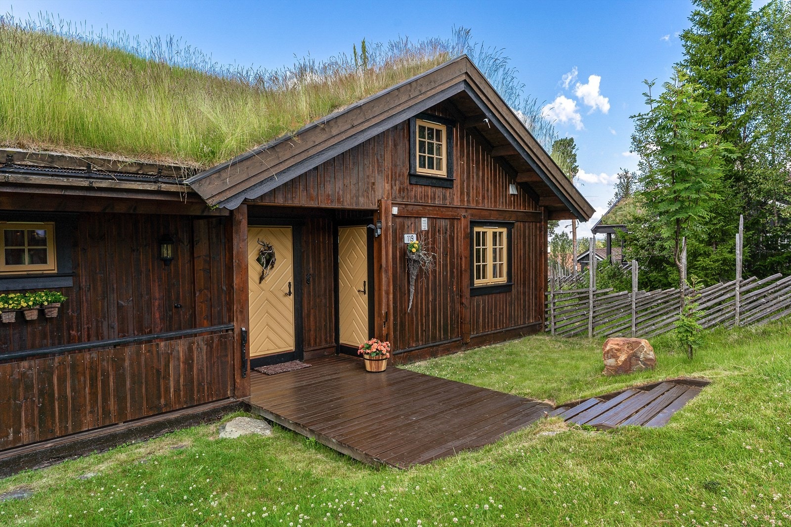 Perfekt plass for kaffe i morgensol. Galleribilde