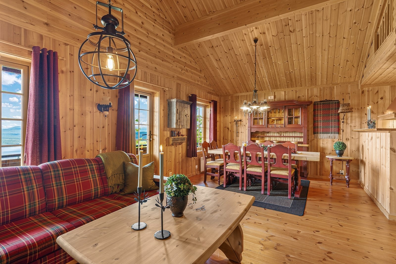 Stor og luftig stue. Galleribilde