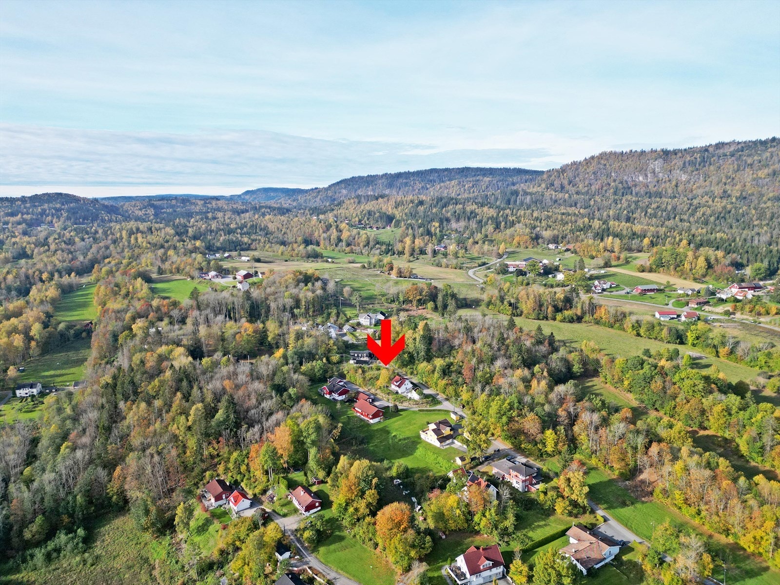 Eneboligtomt på 810 kvm med flott beliggenhet etablert og barnevennlig boligområde. Galleribilde