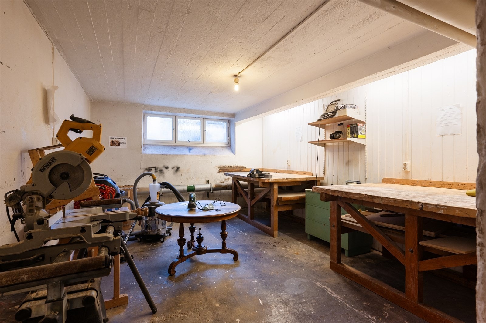 Felles verkstedsbod. Galleribilde