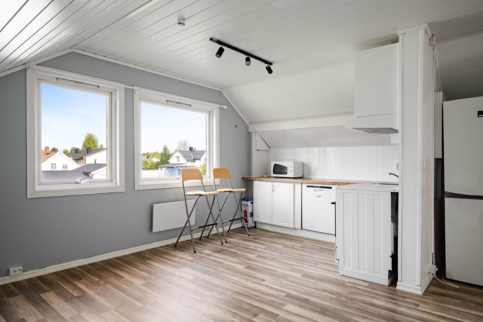 Kjøkkenet ligger i en fin og sosial åpen løsning med stuen. Galleribilde