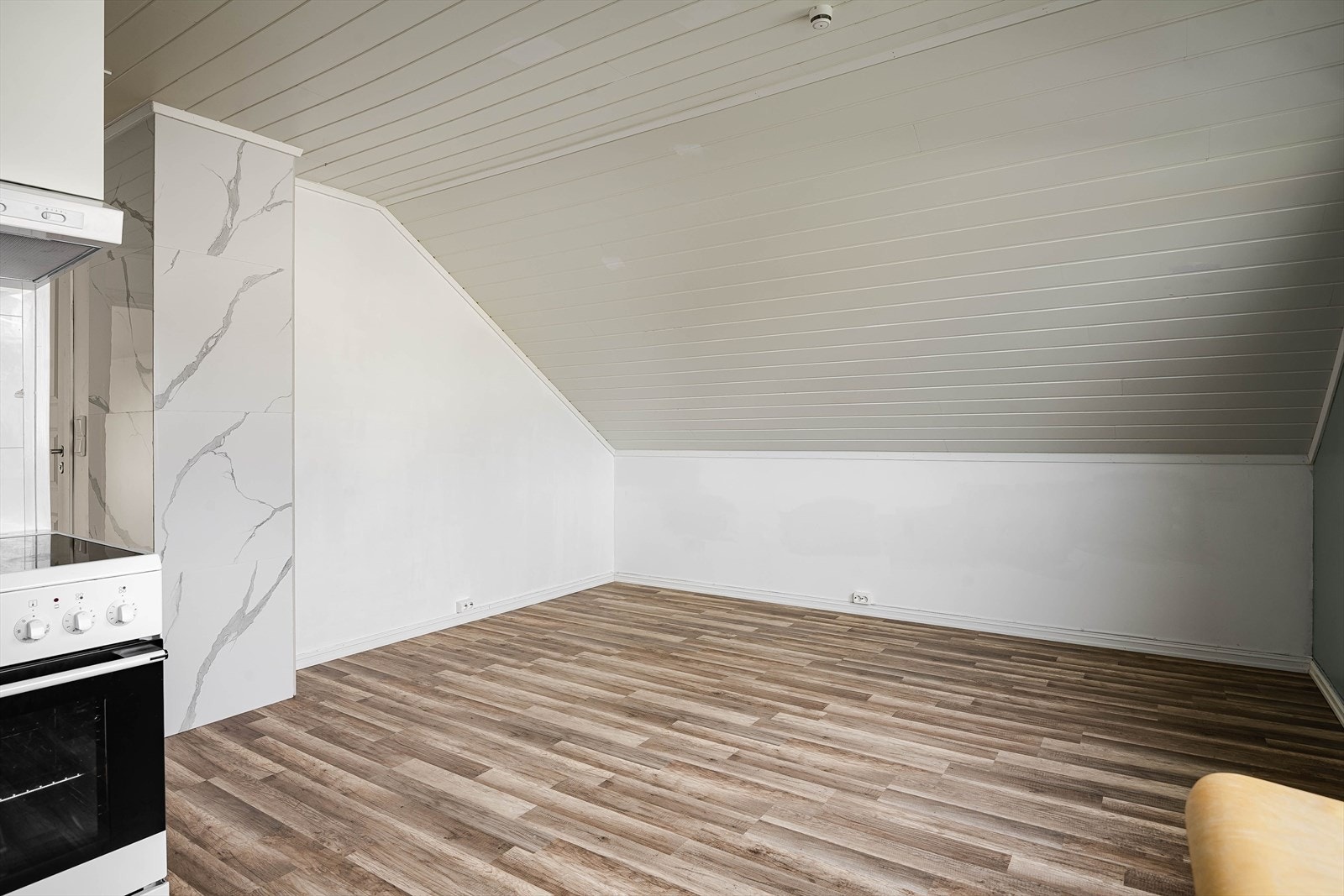 I stuen er det plass til både sofagruppe med salongbord og spisebord. Galleribilde