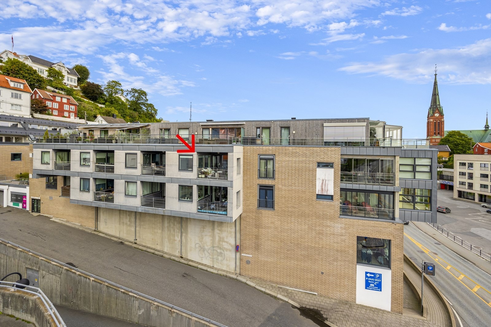 Endeleilighet mot vest - Overbygget balkong med utsikt, ettermiddags- og kveldssol. Galleribilde