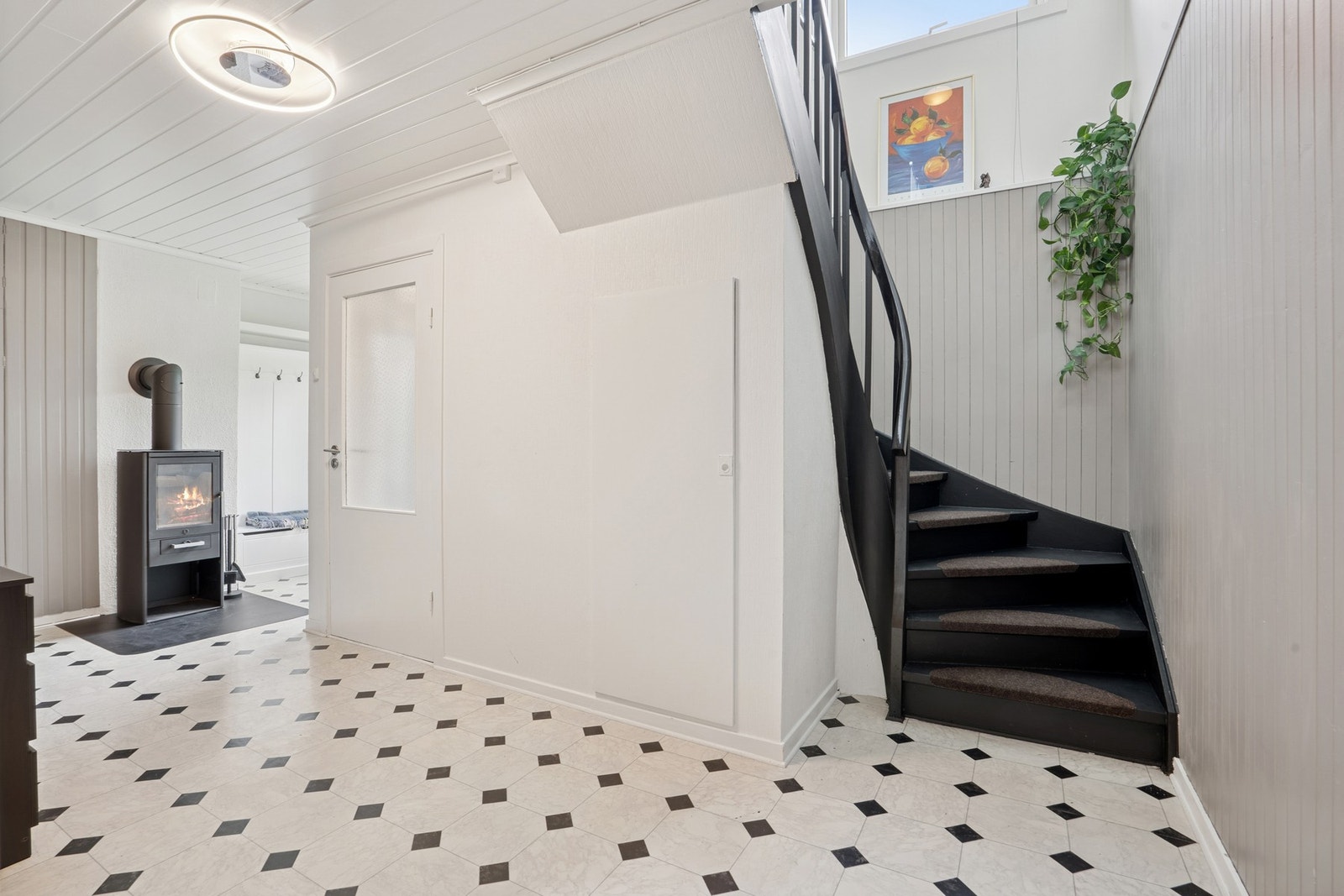 Entré med ny vedovn Galleribilde