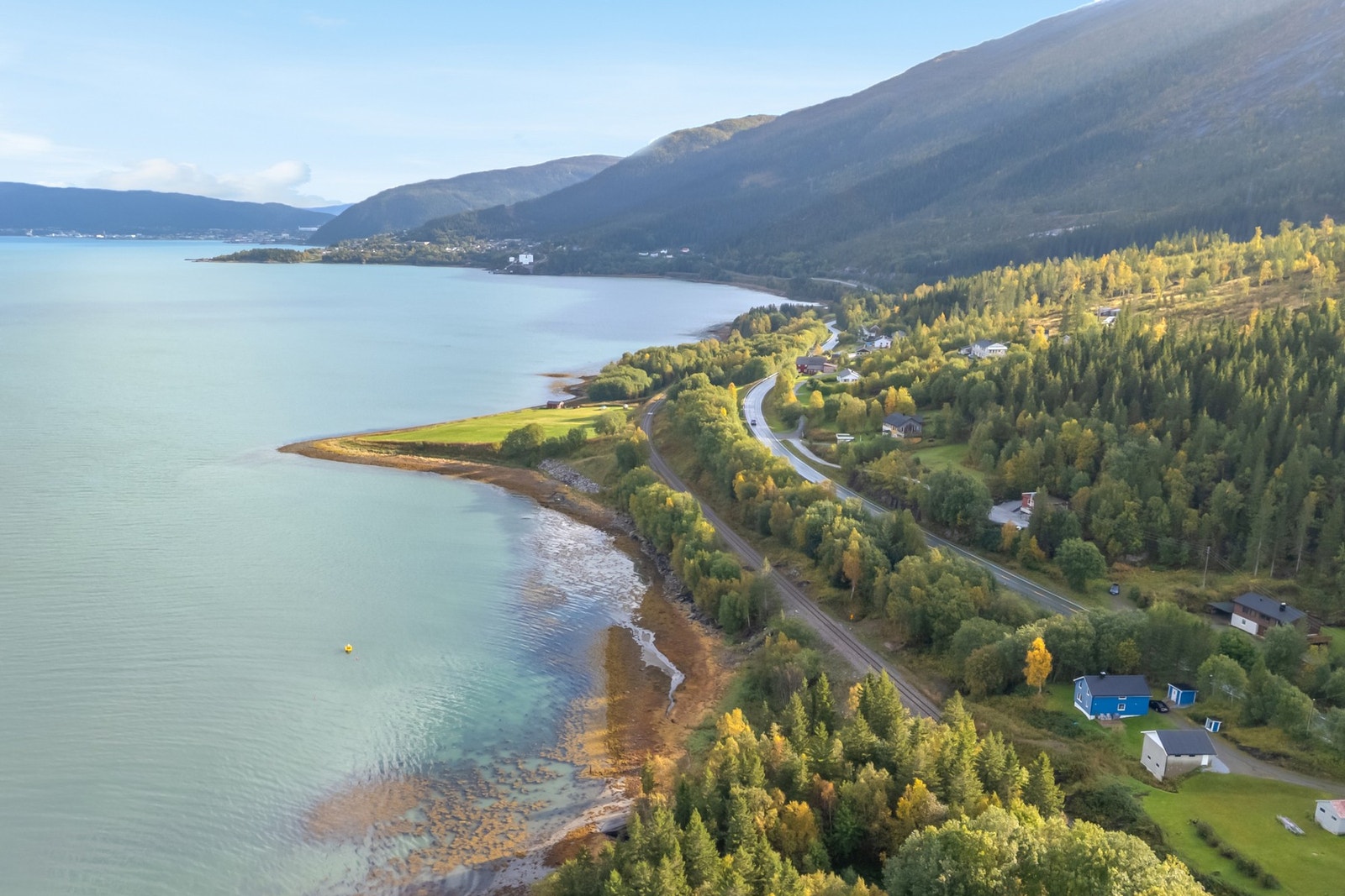 Boligen ligger på Sjånes, om lag 8 km sør for Mo i Rana Galleribilde