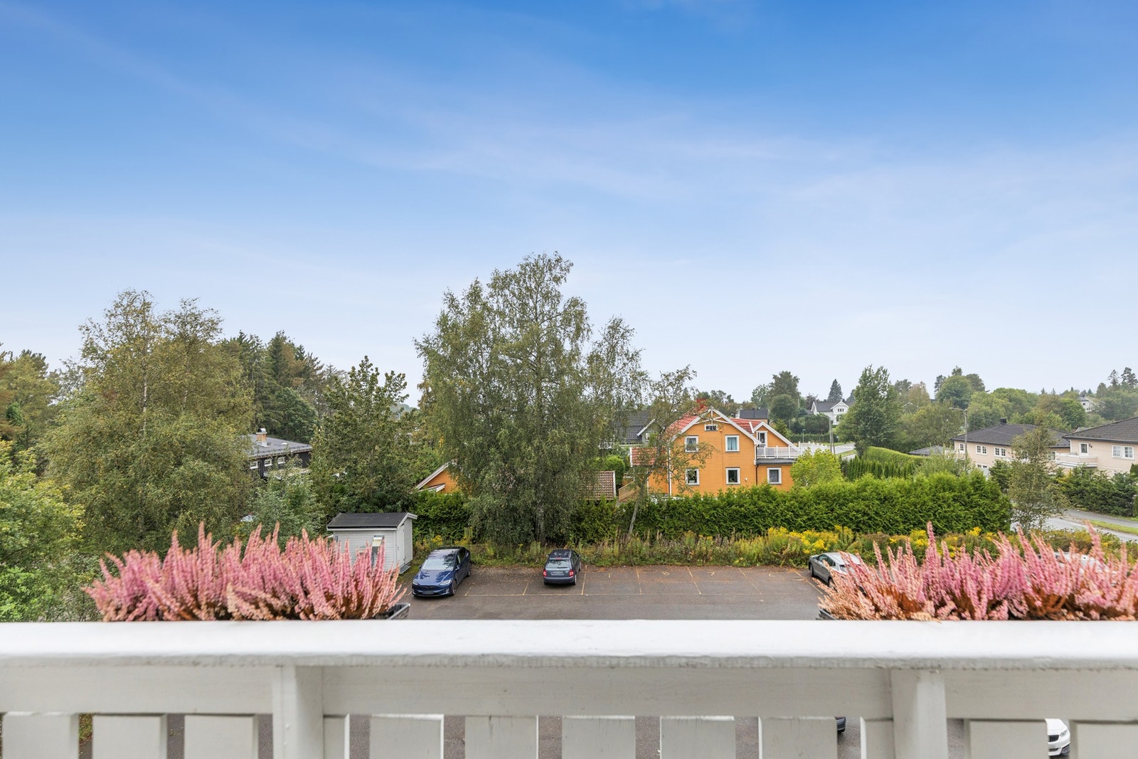 Her får du fredelige omgivelser med utsyn over grønne nærområder. Galleribilde