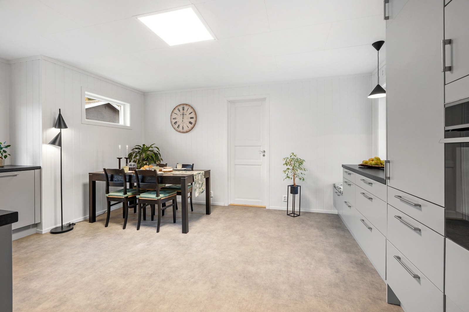 Romslig og brukervennlig kjøkken for den matglade. Galleribilde