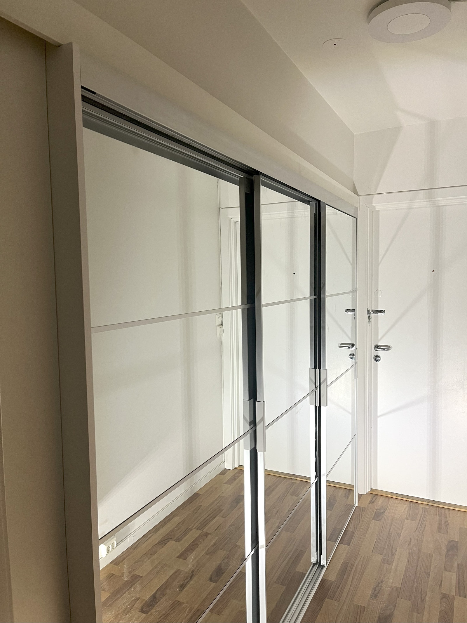 Ny innbygget garderobe Galleribilde