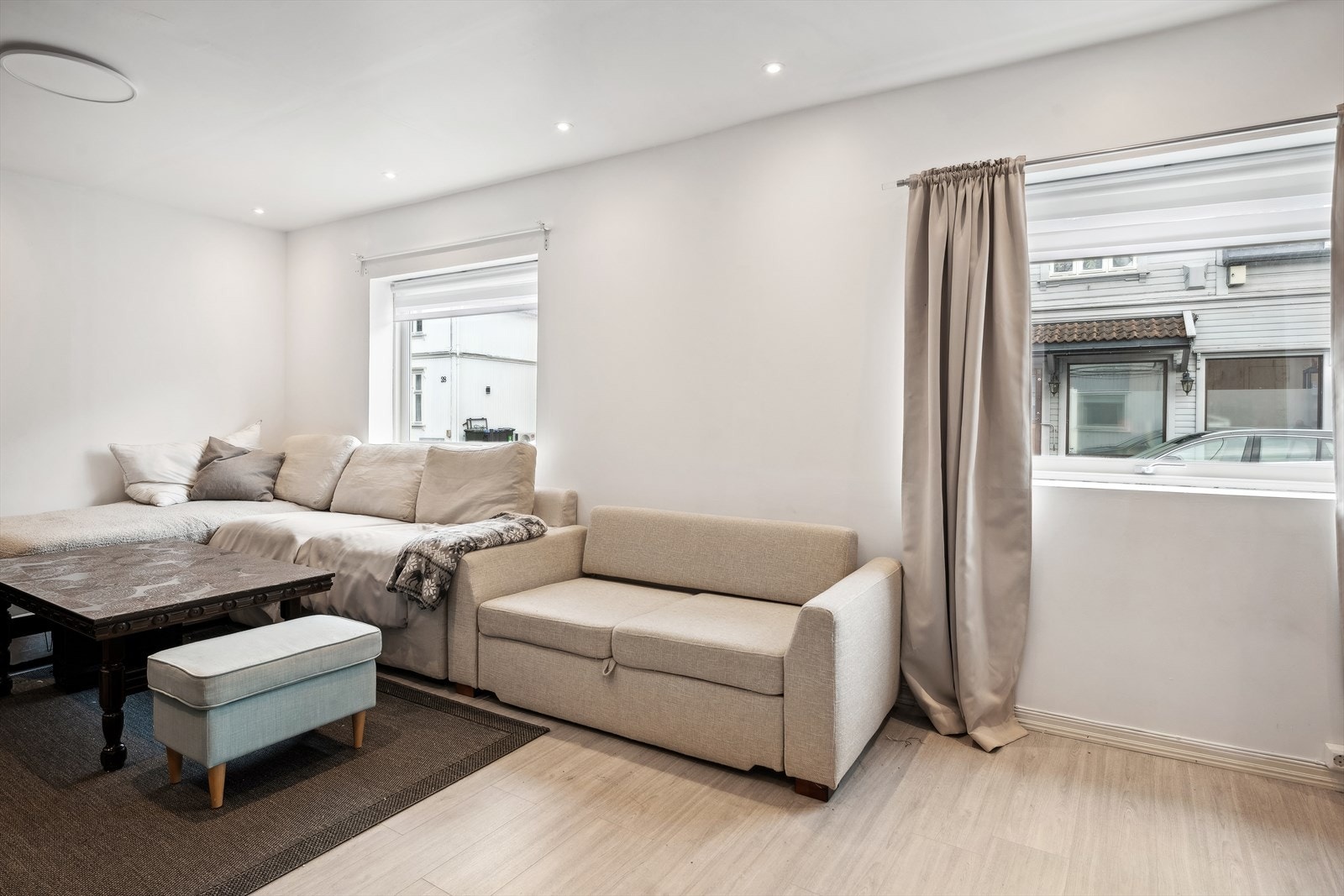 Det gjøres oppmerksom på at deler av stuen er godkjent som "kammers", se pkt. ferdigattest for mer informasjon. Galleribilde