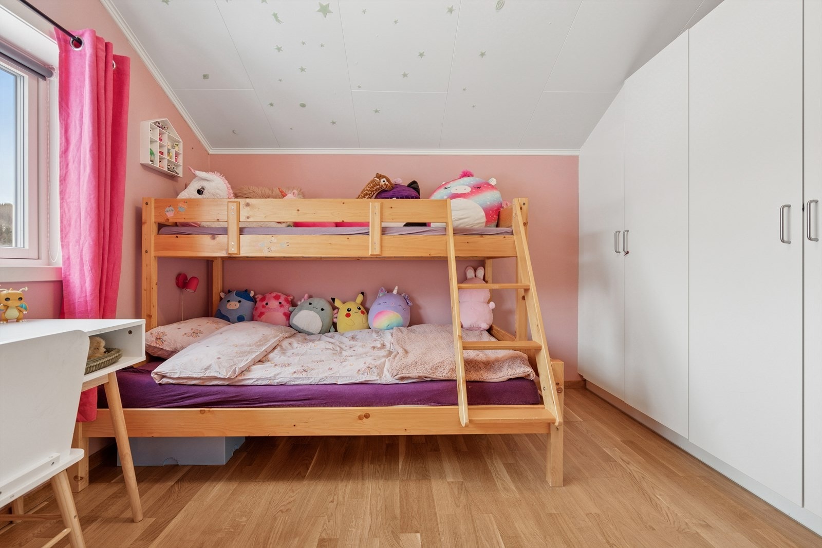 Soverom II - Også her finner du to doble garderobeskap Galleribilde