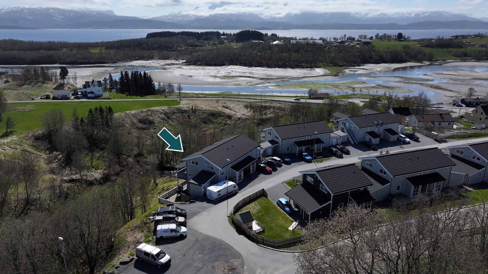 Eiendommen ligger i nærheten av flotte turområder ved futelva m/flere fine badeplasser og lysløypenettet på Mørkved Galleribilde