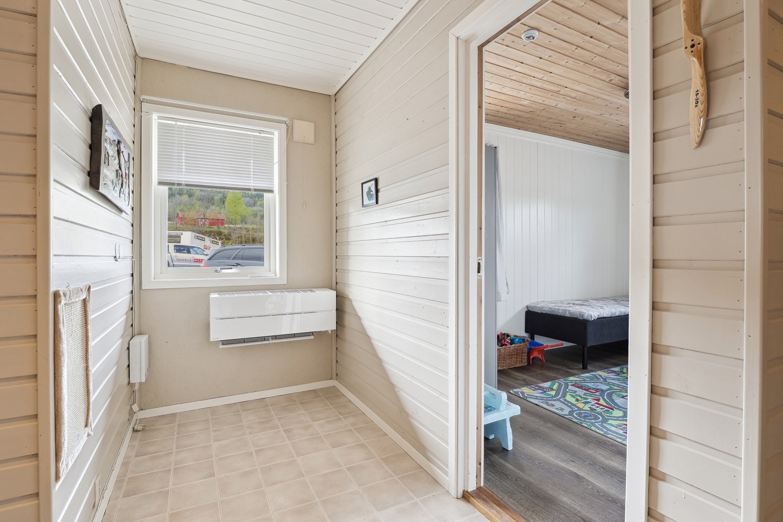 Varmepumpe i hall nede Galleribilde