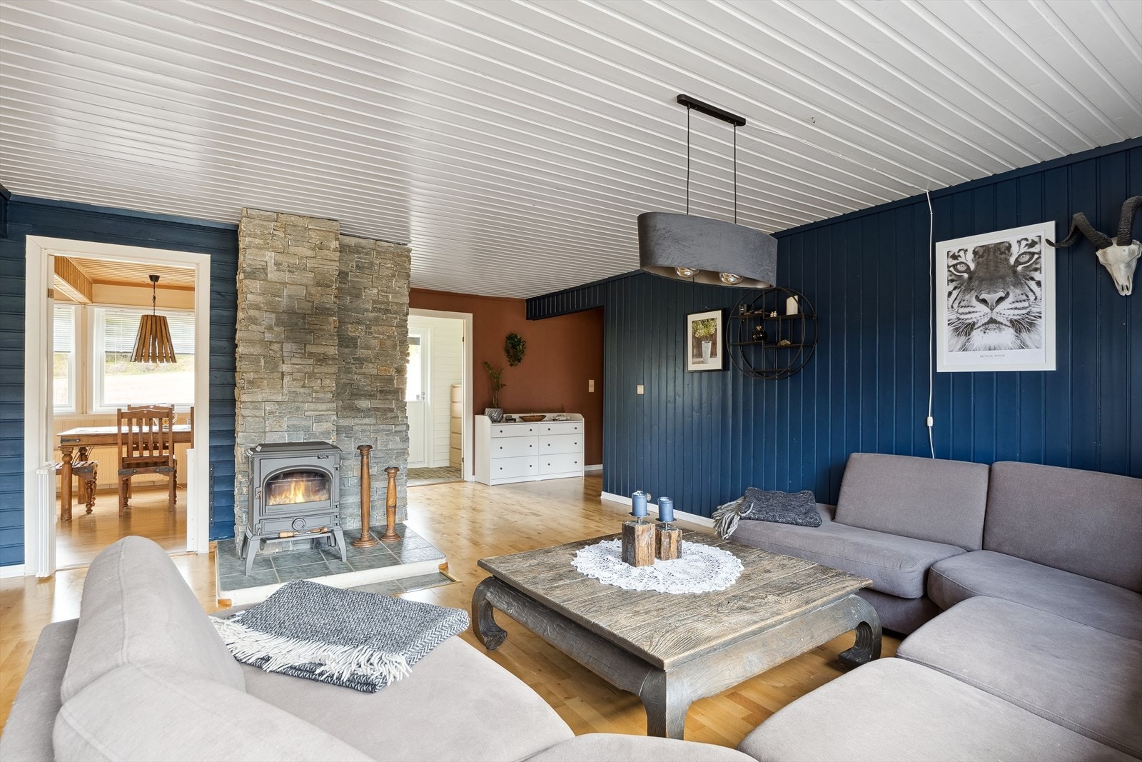 Stue med peisovn Galleribilde