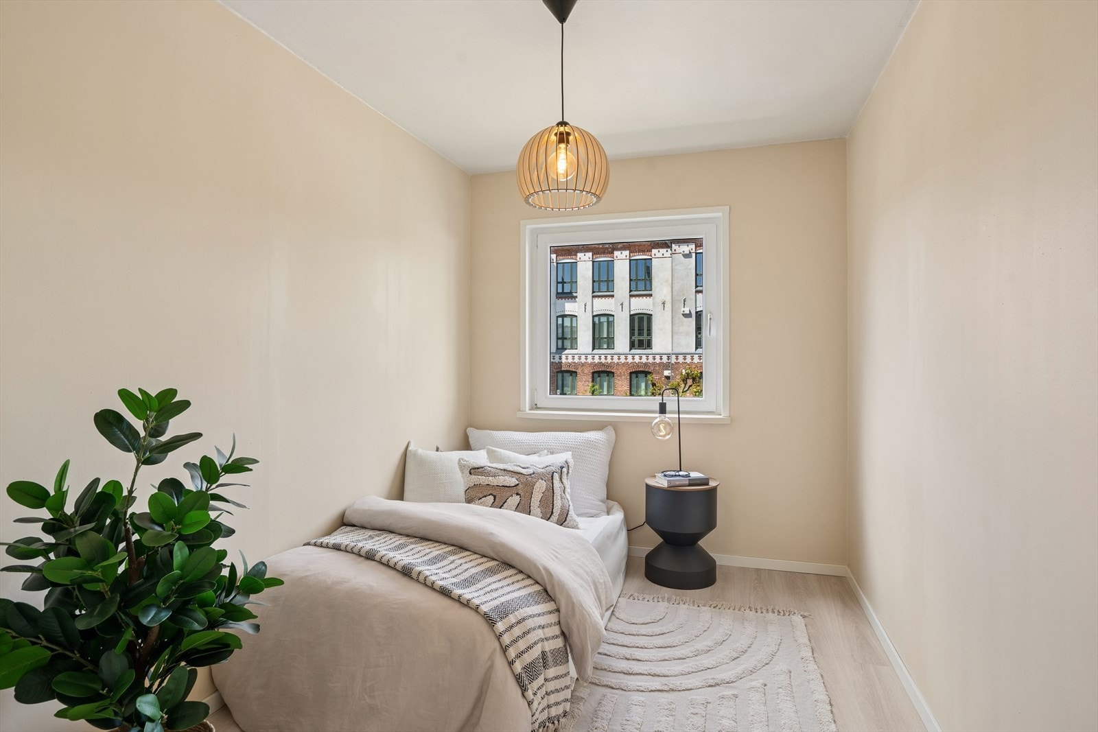 Lyst og trivelig rom - perfekt som barnerom, gjesterom eller hjemmekontor. Galleribilde