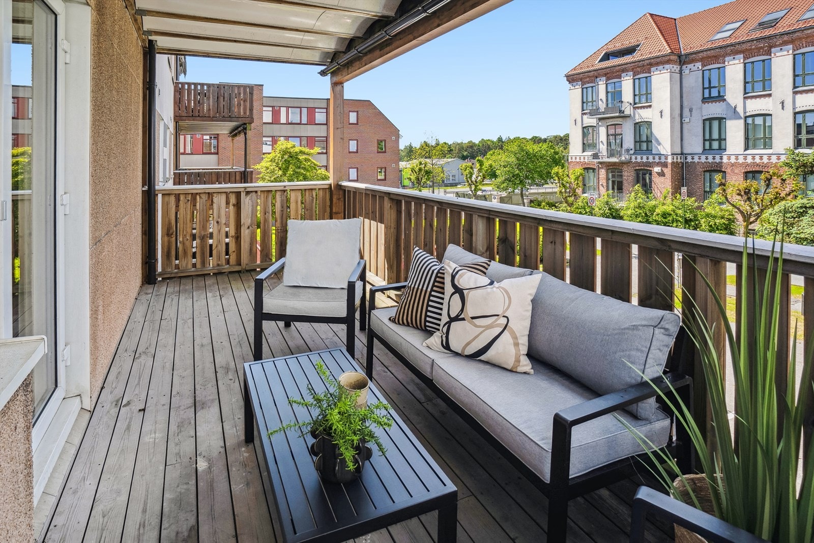 Nyt morgenkaffen i rolige omgivelser. Galleribilde