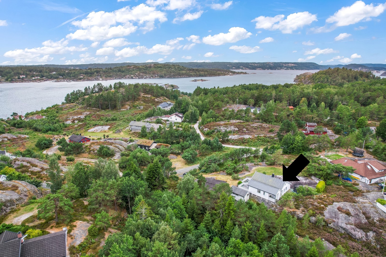 På naturskjønne Bærøy i Kragerø-skjærgården ligger denne koselige fritidsboligen! Galleribilde